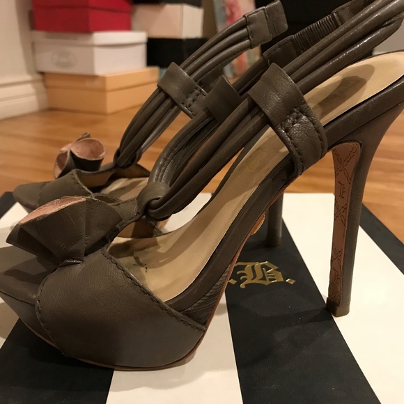 L.A.M.B. Veena Gray Platform Sandals with Flower - Picture 13 of 16